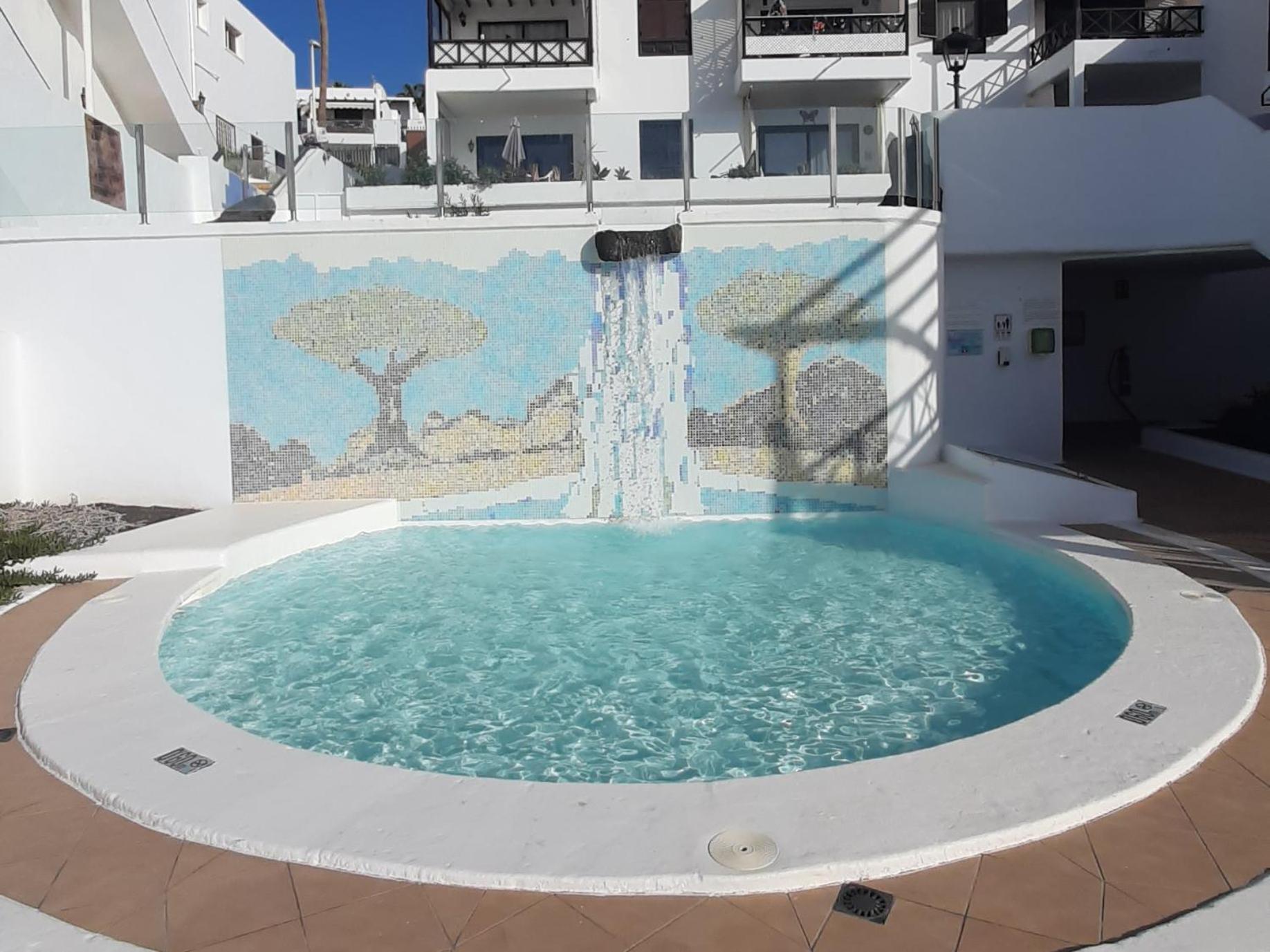 ティアスThe White Dragos With Ocean View - Ac - Private Poolアパートメント エクステリア 写真
